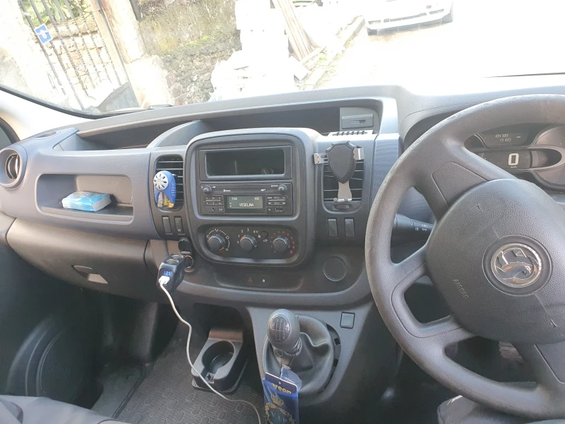 Opel Vivaro, снимка 6 - Бусове и автобуси - 49312966