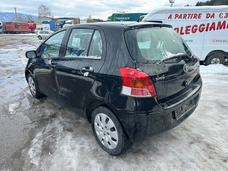 Toyota Yaris 1.3i, снимка 8 - Автомобили и джипове - 48577396