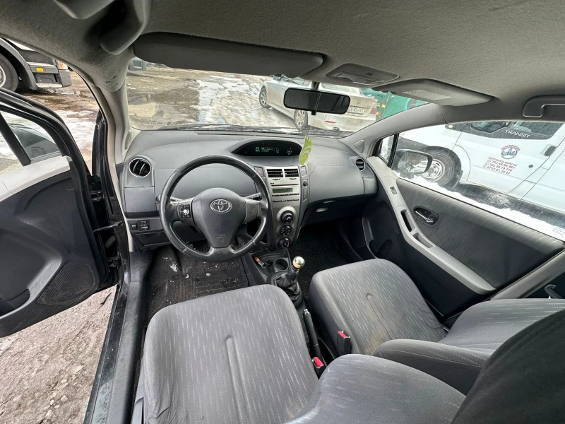 Toyota Yaris 1.3i, снимка 7 - Автомобили и джипове - 48577396