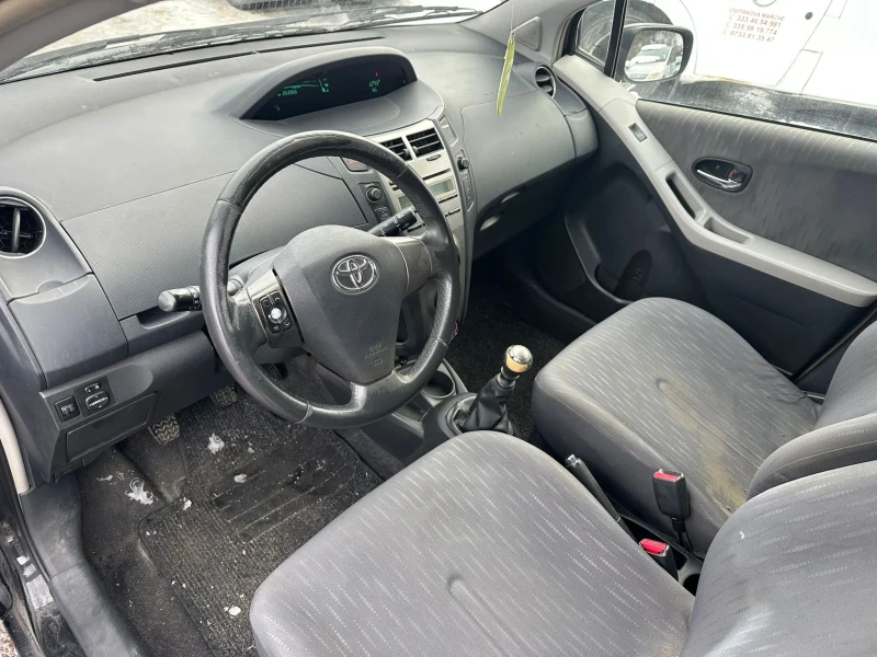 Toyota Yaris 1.3i, снимка 5 - Автомобили и джипове - 48577396