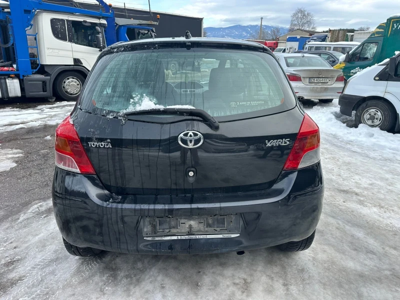 Toyota Yaris 1.3i, снимка 9 - Автомобили и джипове - 48577396