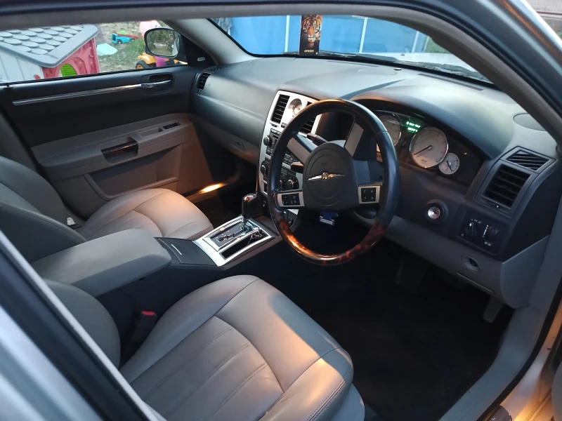 Chrysler 300c 3.0CRD, снимка 6 - Автомобили и джипове - 51893829