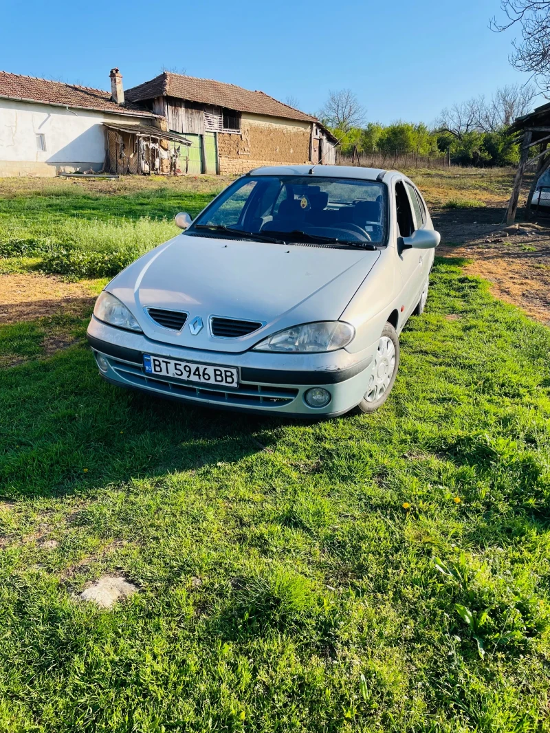 Renault Megane 1.6i, снимка 5 - Автомобили и джипове - 52392093