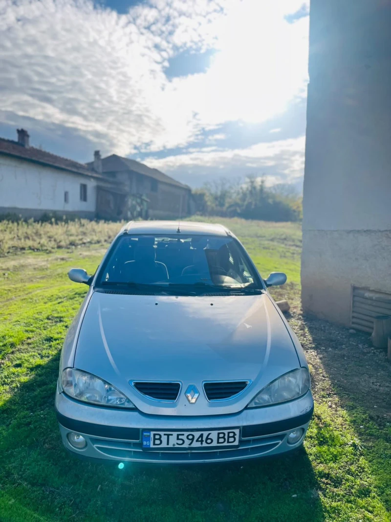 Renault Megane 1.6i, снимка 3 - Автомобили и джипове - 52392093