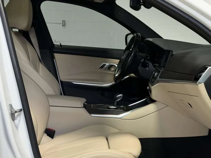 BMW 330 330i xDrive, снимка 11 - Автомобили и джипове - 53707093