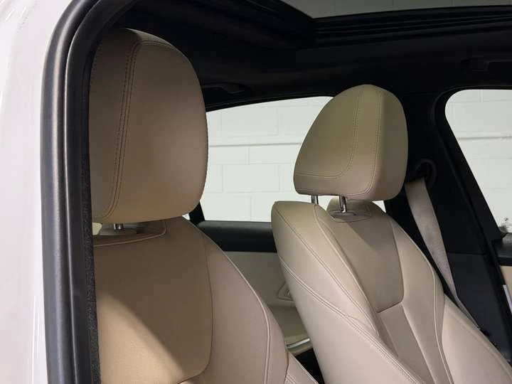 BMW 330 330i xDrive, снимка 12 - Автомобили и джипове - 53707093