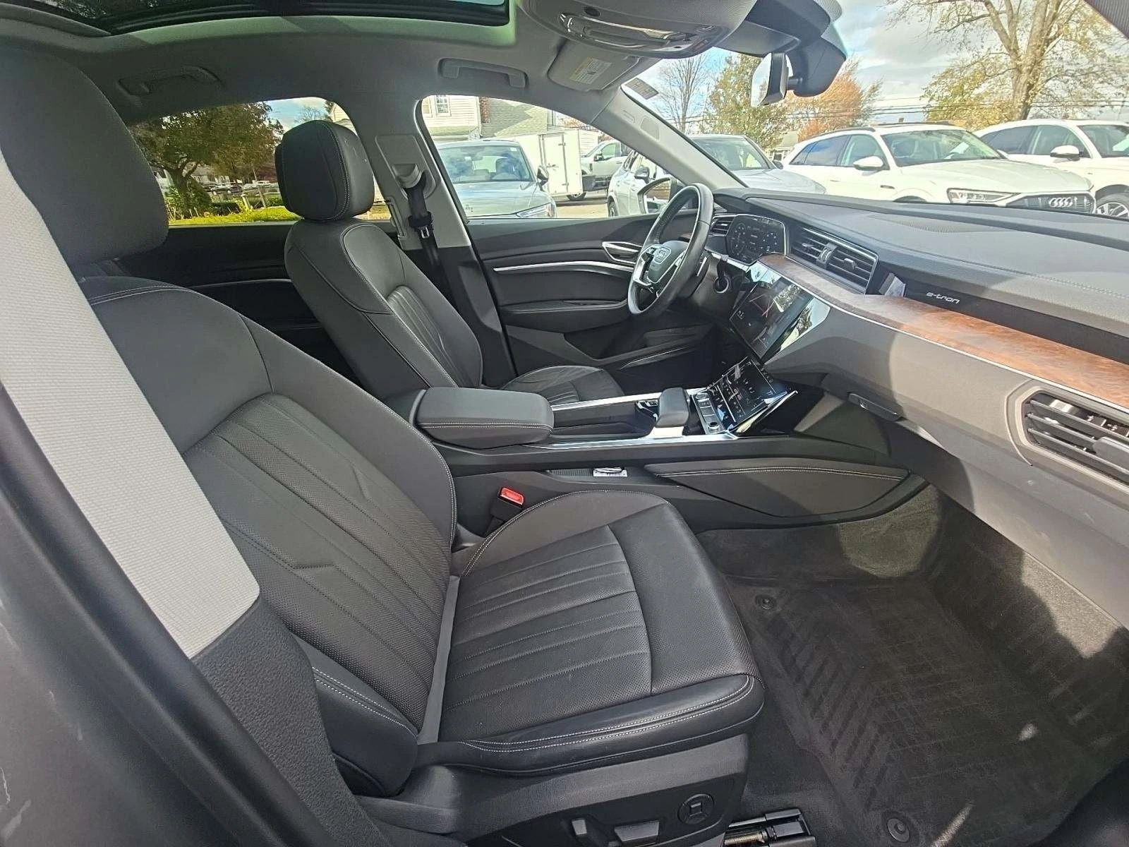 Audi E-Tron Sportback Premium Plus - изображение 8