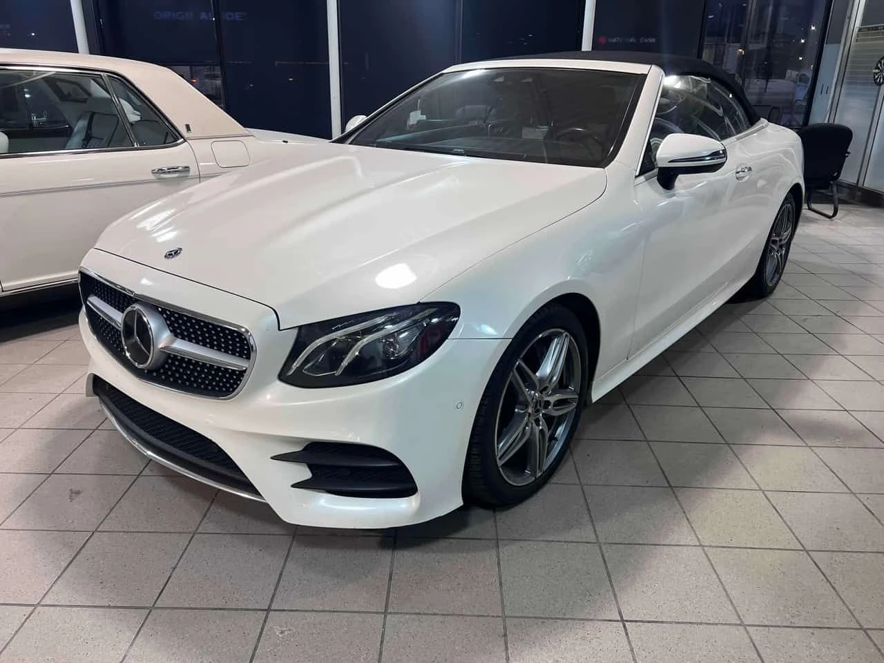 Mercedes-Benz E 400  CARFAX / DISTRONIC / BURMESTER/ ОБДУХВАНЕ /CABRIO, снимка 10 - Автомобили и джипове - 53824546