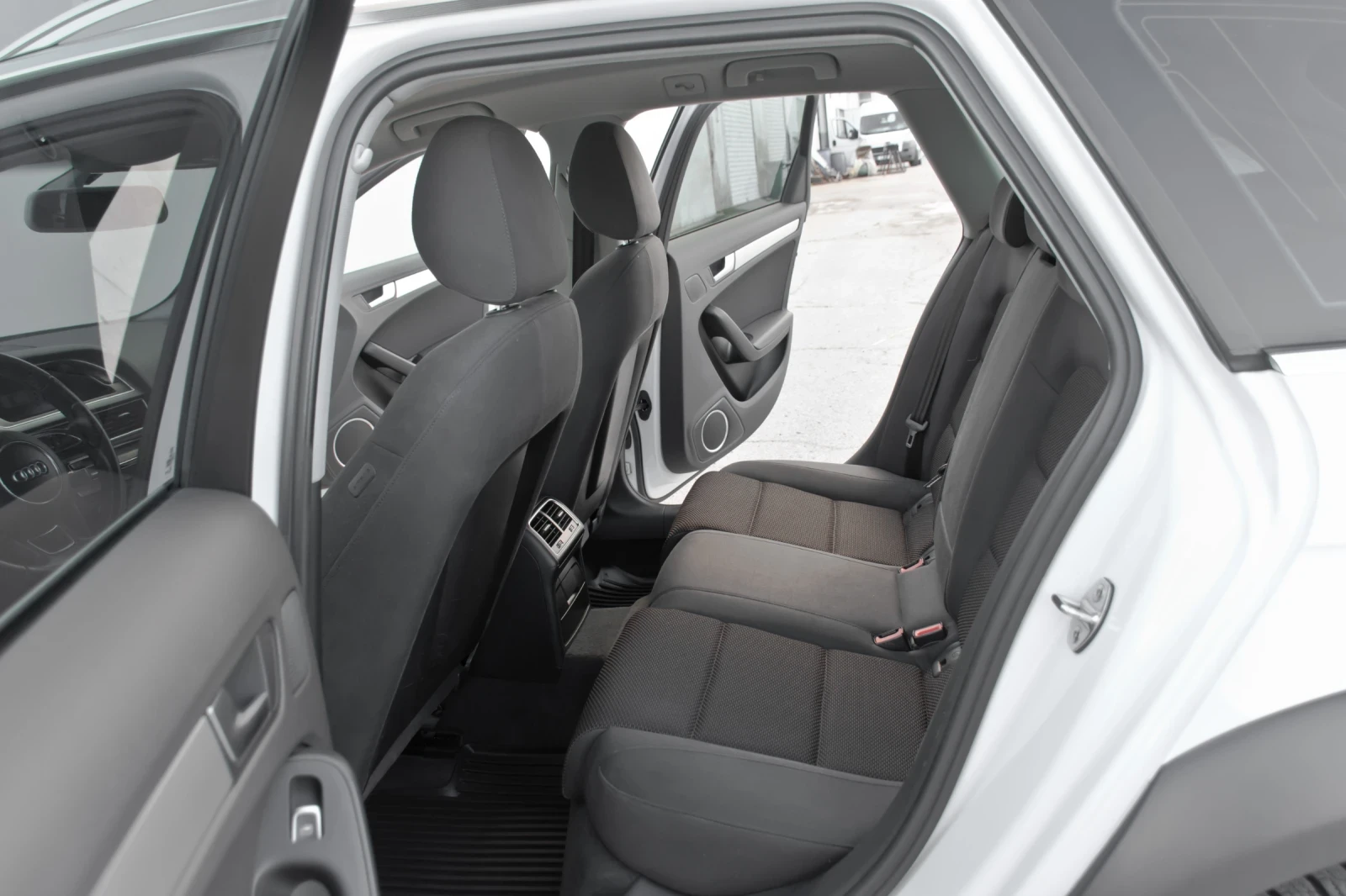 Audi A4 Allroad DRIVE SELECT/BANG & OLUFSEN , снимка 11 - Автомобили и джипове - 53936621