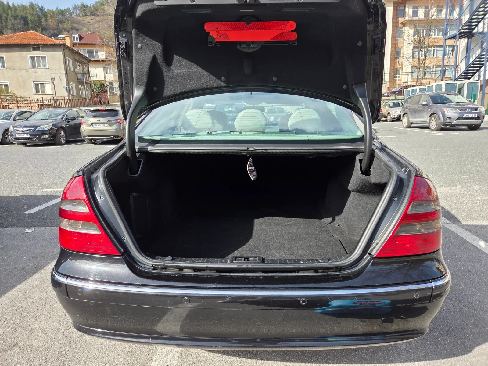 Mercedes-Benz E 280, снимка 5 - Автомобили и джипове - 54195753