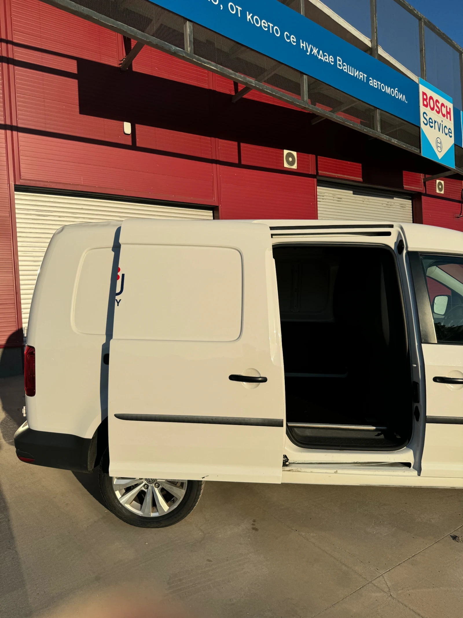 VW Caddy 1.4 TGi MAXI, снимка 8 - Автомобили и джипове - 54865613