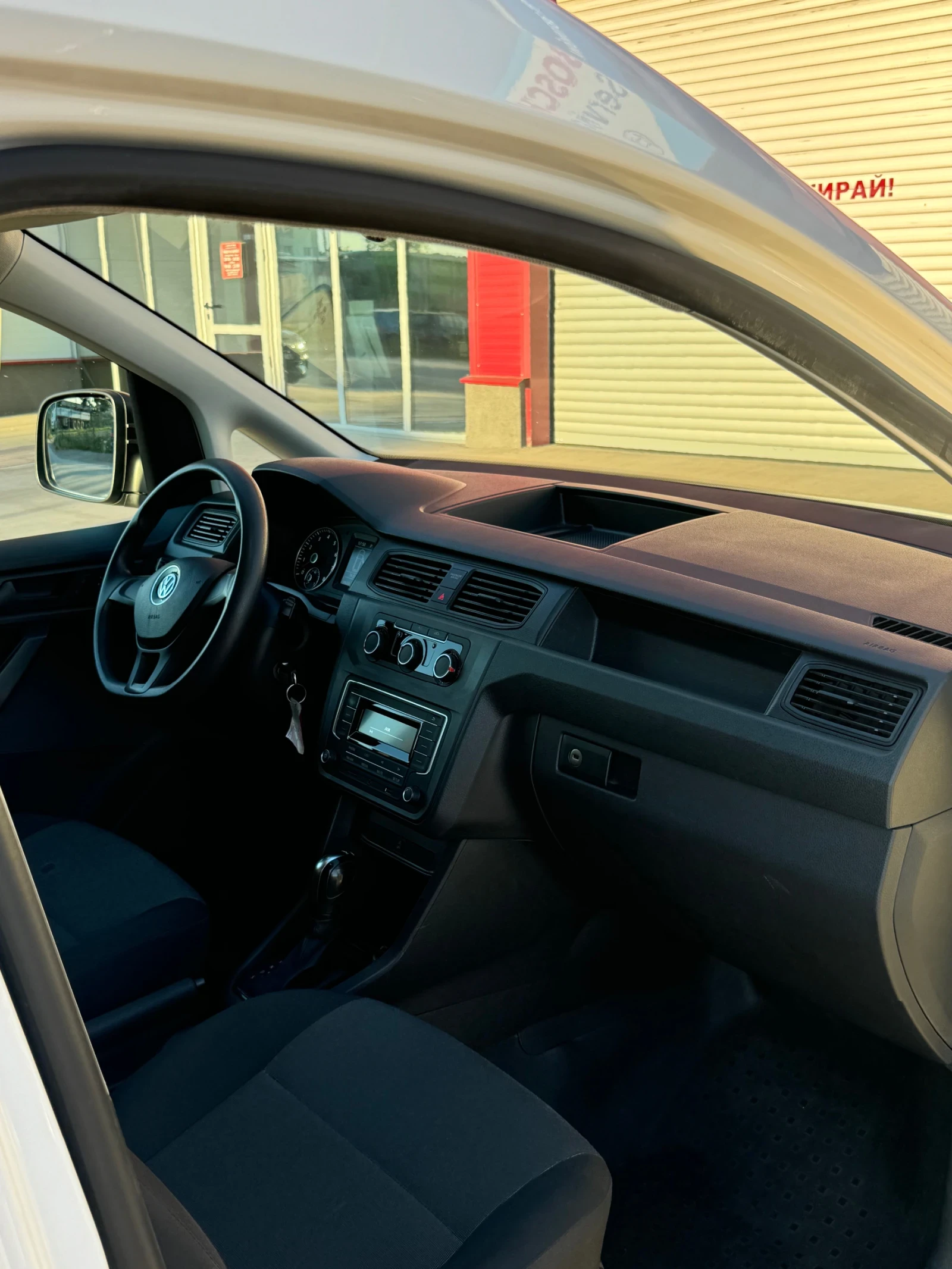 VW Caddy 1.4 TGi MAXI, снимка 14 - Автомобили и джипове - 54865613
