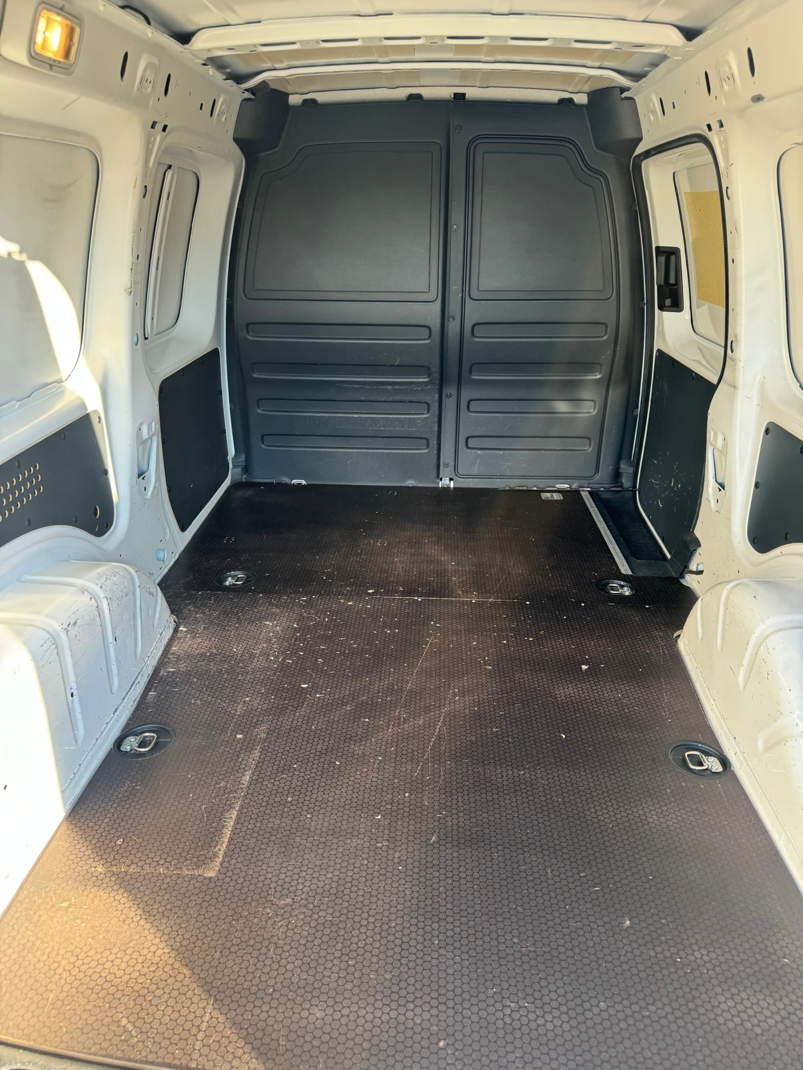 VW Caddy 1.4 TGi MAXI, снимка 10 - Автомобили и джипове - 54865613
