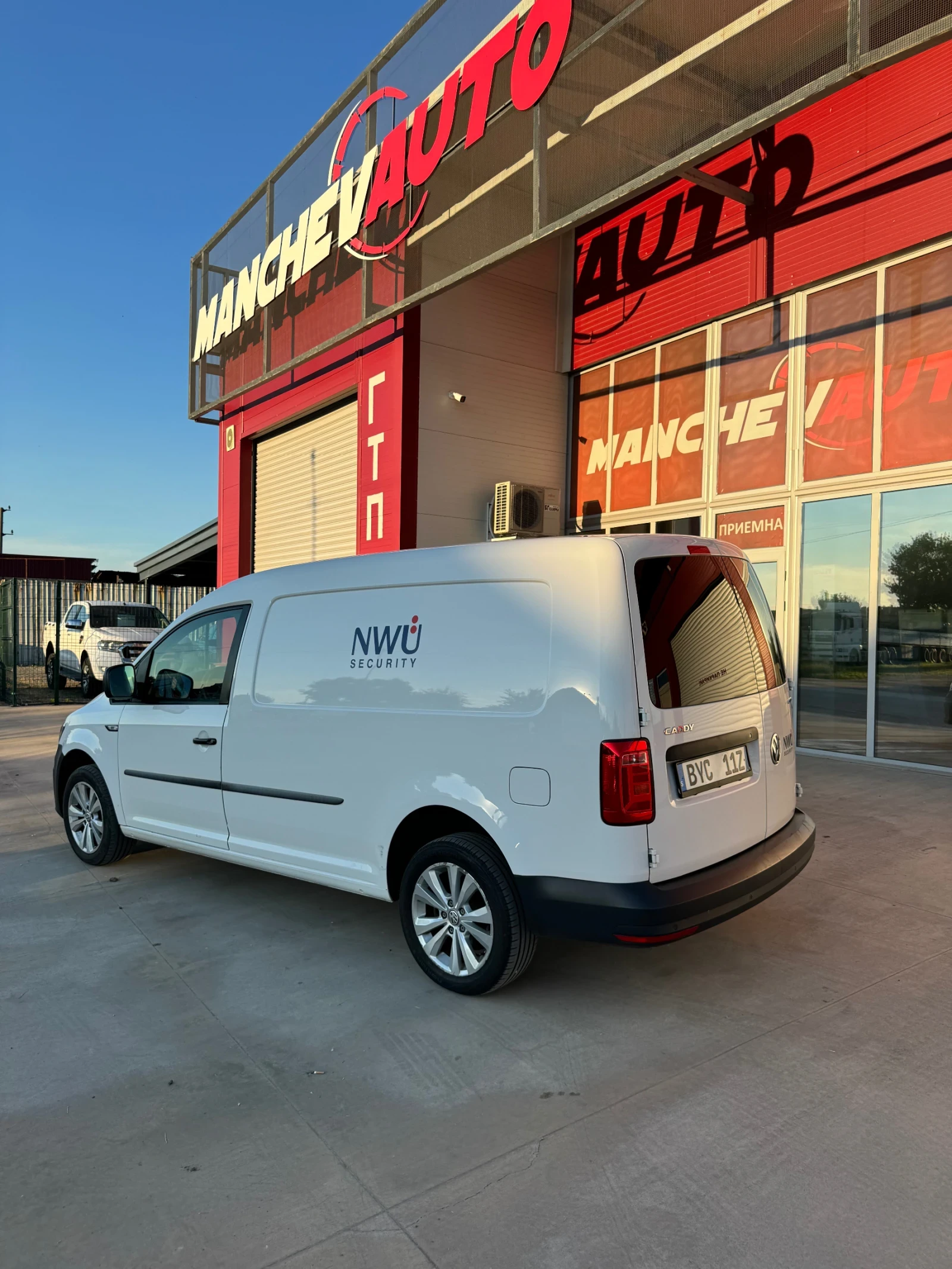 VW Caddy 1.4 TGi MAXI, снимка 3 - Автомобили и джипове - 54865613