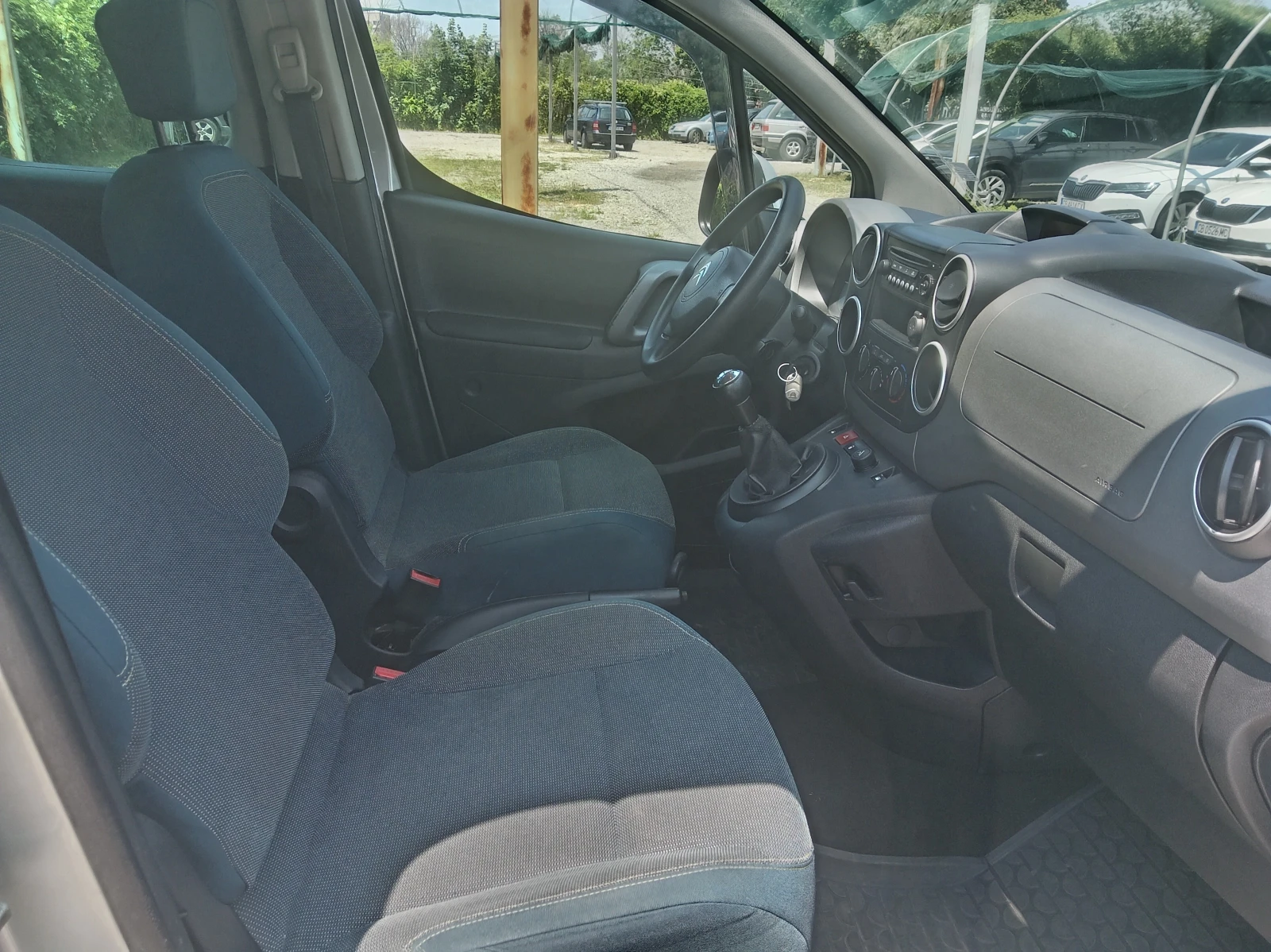 Citroen Berlingo 1.6HDI , снимка 8 - Автомобили и джипове - 55146522