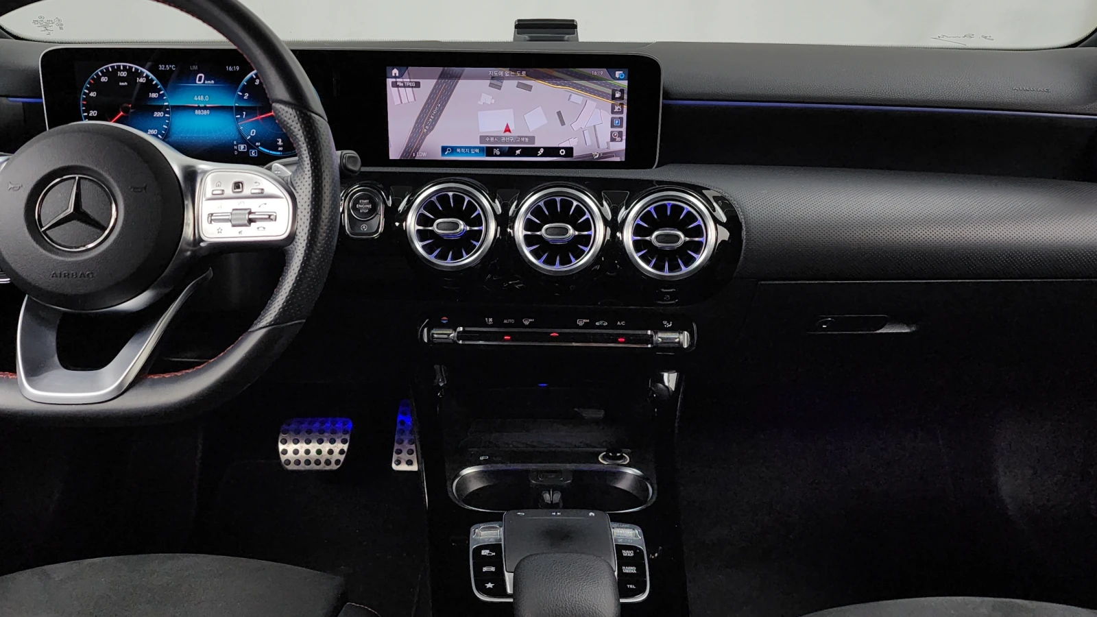 Mercedes-Benz A 220 2020* AMG PK* DYNAMICA* DIGITAL* KEYLESS* КРАЙНА Ц, снимка 10 - Автомобили и джипове - 55153328