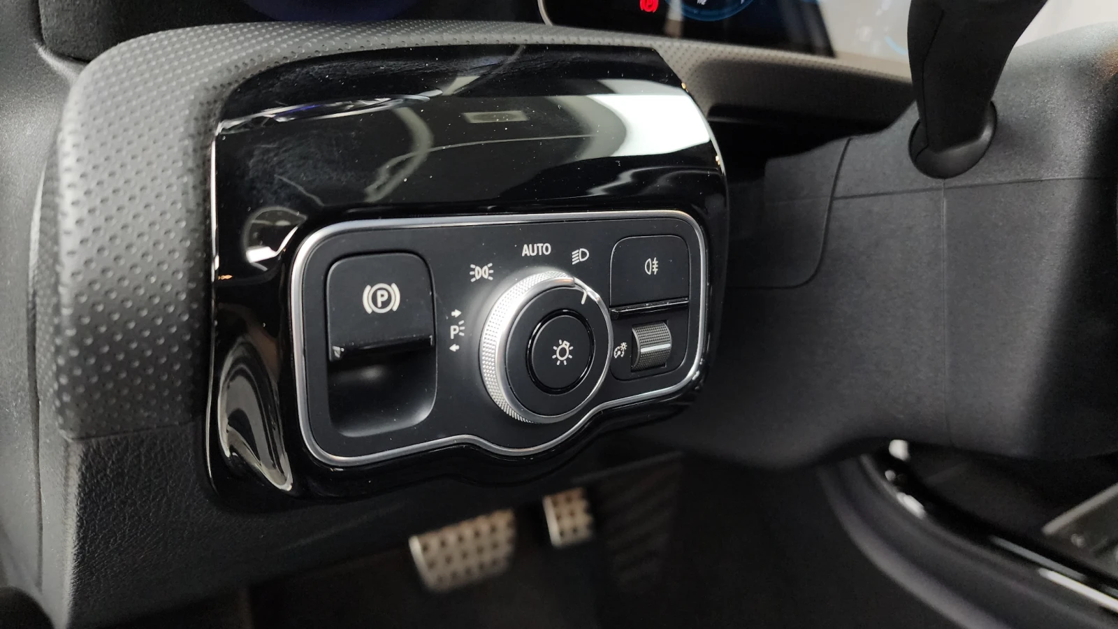 Mercedes-Benz A 220 2020* AMG PK* DYNAMICA* DIGITAL* KEYLESS* КРАЙНА Ц, снимка 11 - Автомобили и джипове - 55153328