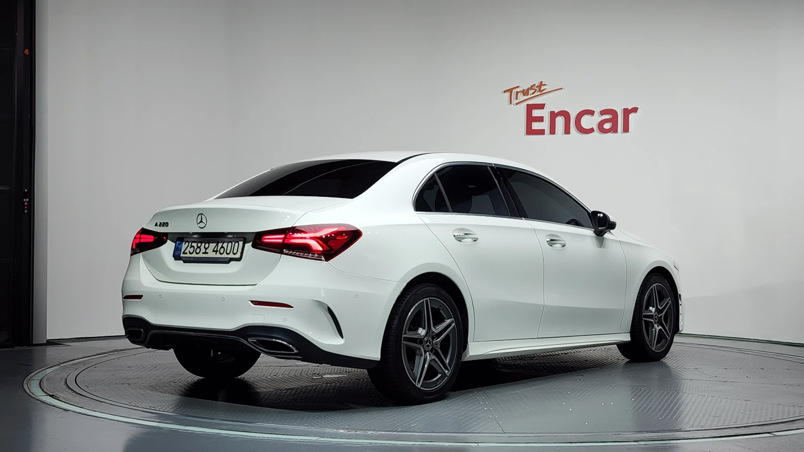 Mercedes-Benz A 220 2020* AMG PK* DYNAMICA* DIGITAL* KEYLESS* КРАЙНА Ц, снимка 3 - Автомобили и джипове - 55153328