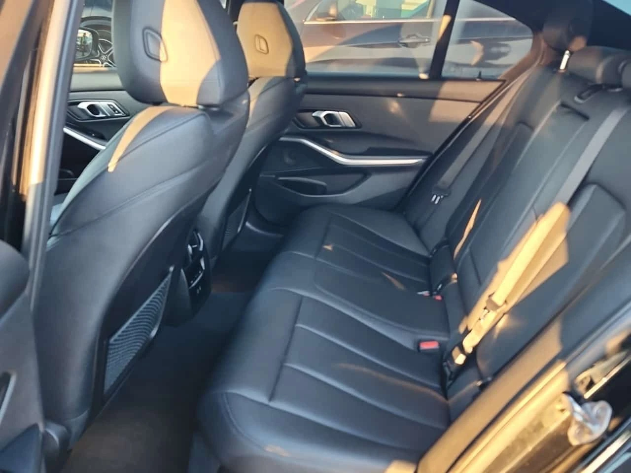 BMW 330 * 330I XDRIVE * ПОДГРЕВ * BLIND SPOT * , снимка 12 - Автомобили и джипове - 56224362