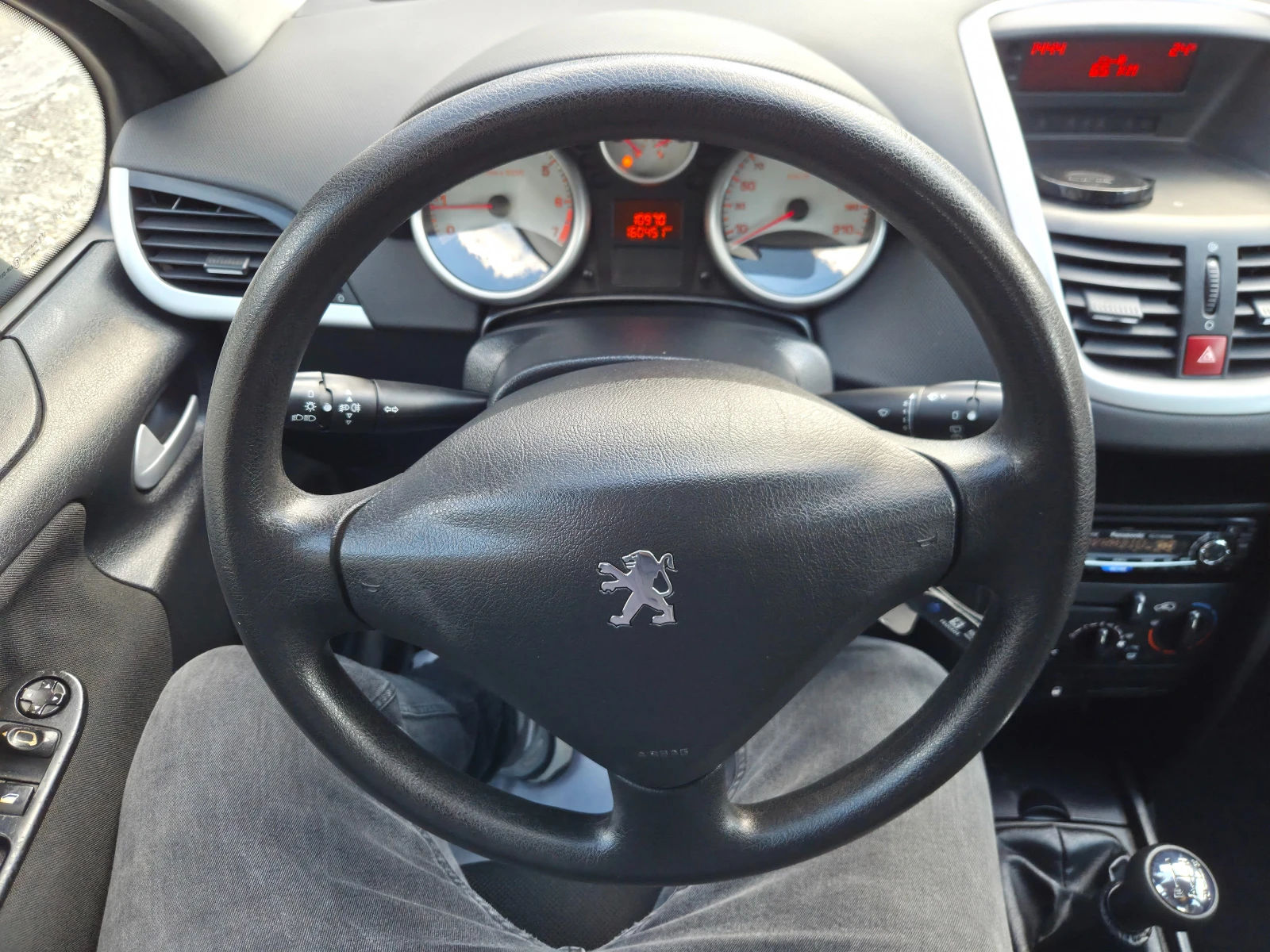 Peugeot 207 1.4i 75к.с. УНИКАЛНО, снимка 15 - Автомобили и джипове - 56258703