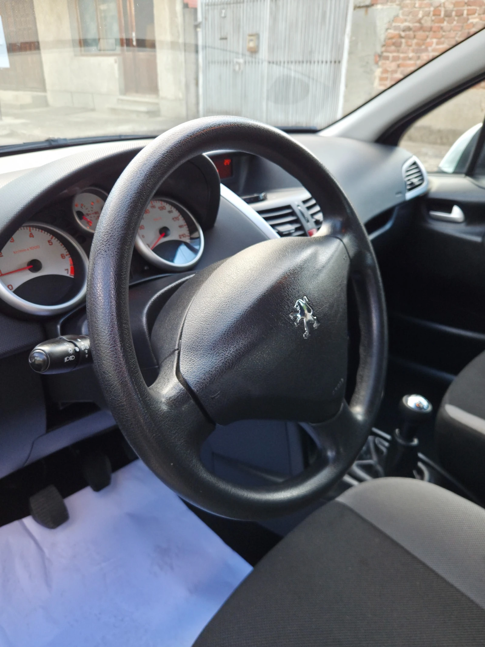 Peugeot 207 1.4i 75к.с. УНИКАЛНО, снимка 11 - Автомобили и джипове - 56258703
