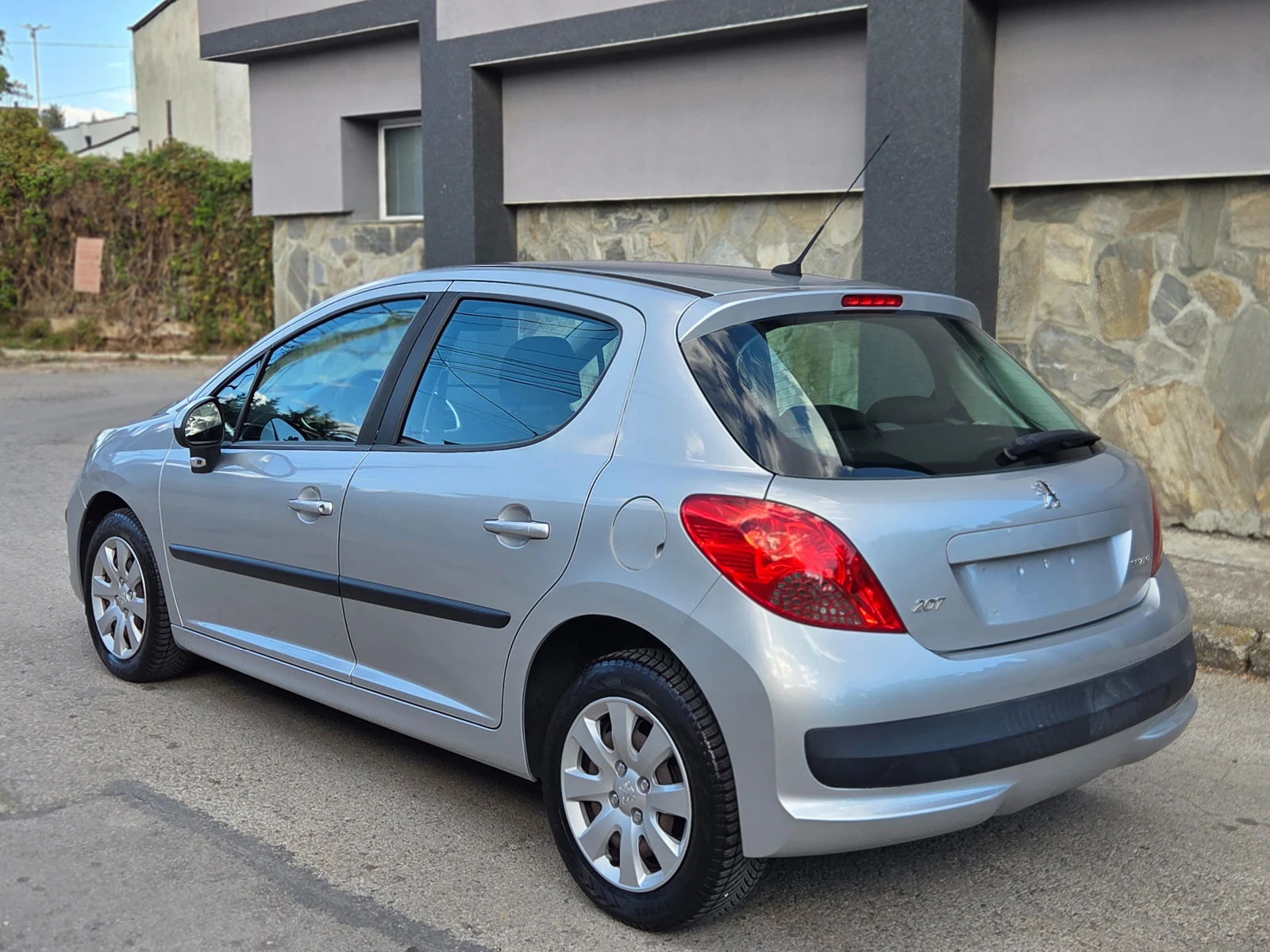 Peugeot 207 1.4i 75к.с. УНИКАЛНО, снимка 3 - Автомобили и джипове - 56258703