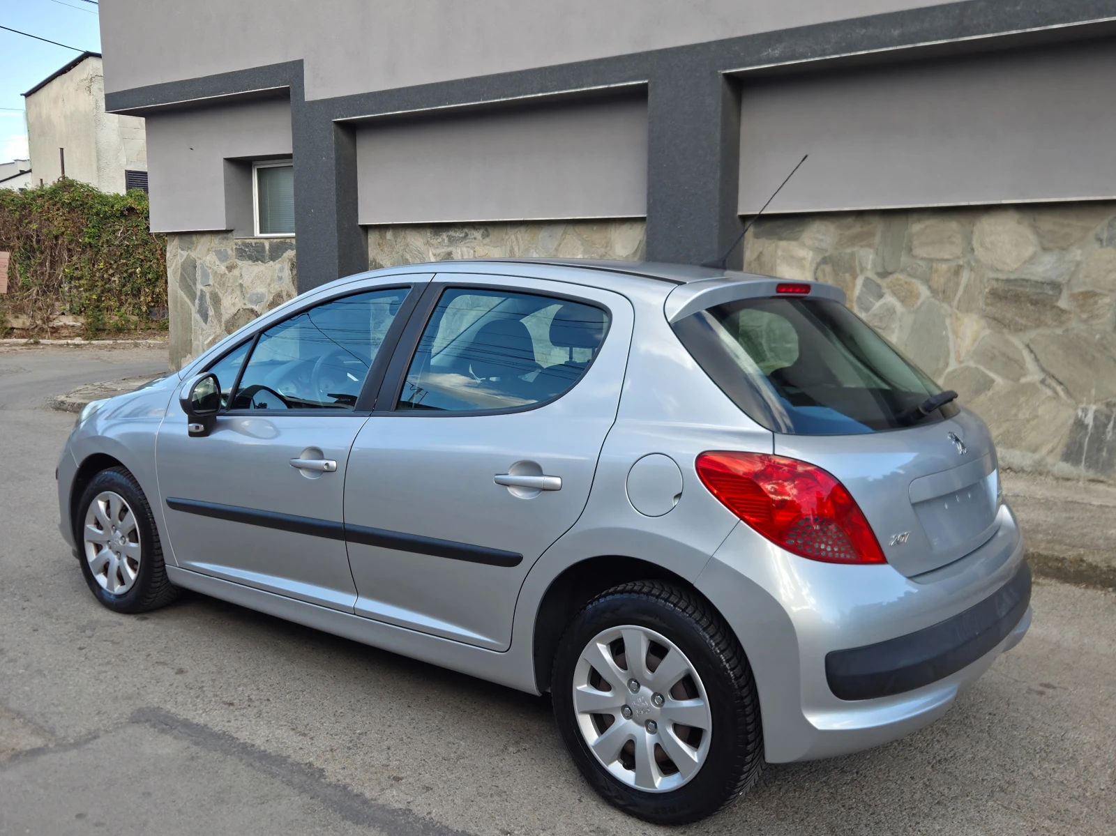 Peugeot 207 1.4i 75к.с. УНИКАЛНО, снимка 2 - Автомобили и джипове - 56258703