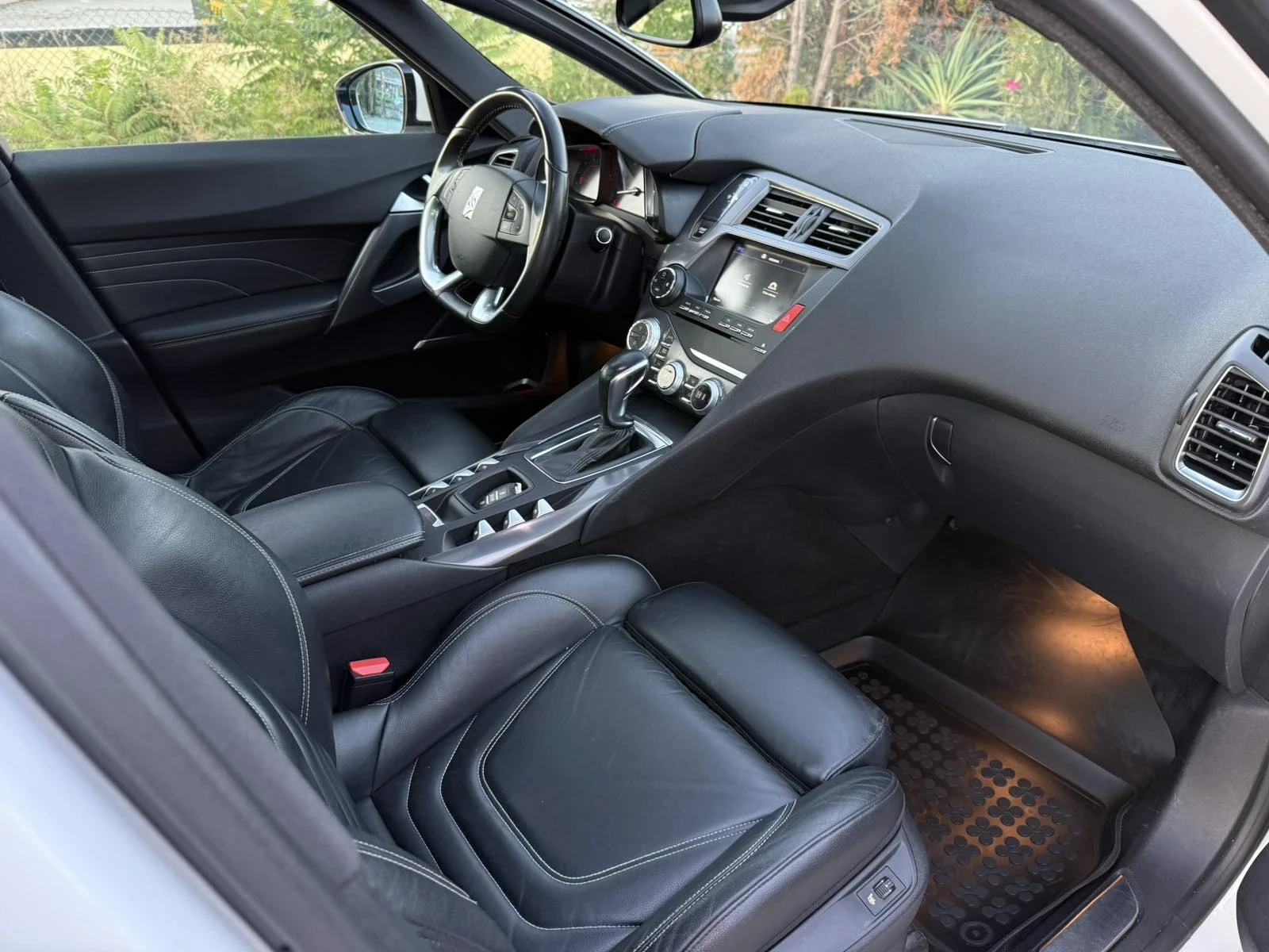 Citroen DS5 SportChic 2.0HDI-180к.с, снимка 10 - Автомобили и джипове - 56321070