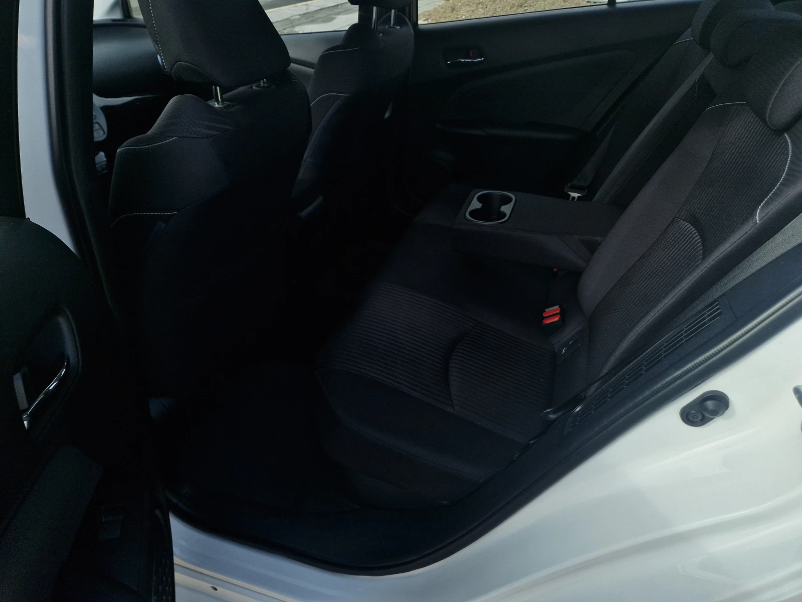 Toyota Prius Plug in Hybrid, снимка 12 - Автомобили и джипове - 56615524
