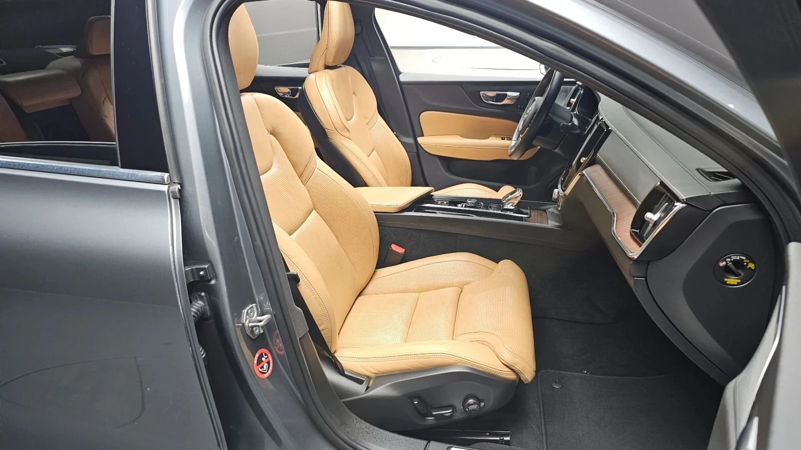Volvo S60, снимка 8 - Автомобили и джипове - 56688636