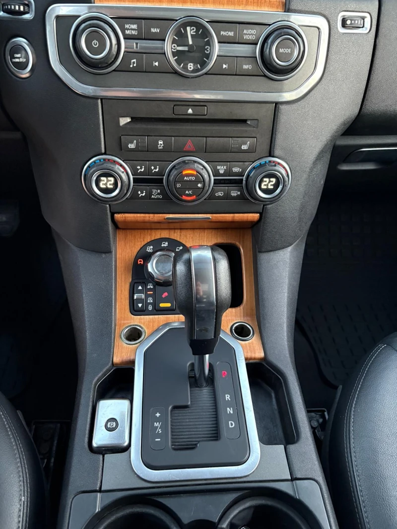 Land Rover Discovery 4x4/5.0/LR4/HSE/V8/Auto/PANO/3TV/Kam/NAVI/H&K/TOP!, снимка 8 - Автомобили и джипове - 51737994