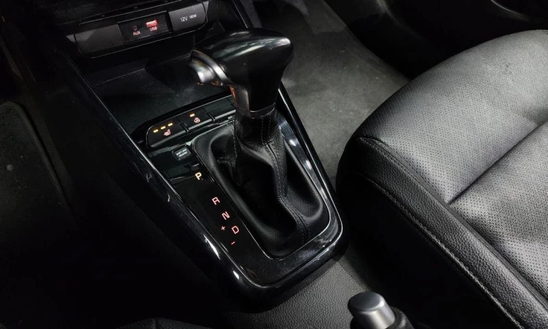 Kia Stonic Diesel 1.6 Trendy * НАЙ-ДОБРА ЦЕНА В БЪЛГАРИЯ* , снимка 9 - Автомобили и джипове - 52111878