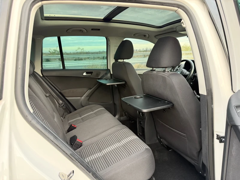 VW Tiguan 2.0 TDI / SPORT / 4MOTION / NAVI / XENON / PECHKA, снимка 12 - Автомобили и джипове - 52726635