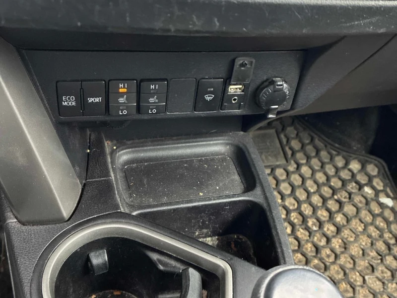Toyota Rav4 * LE * CARFAX * БЕЗ ПЪРВОНАЧАЛНА ВНОСКА, снимка 15 - Автомобили и джипове - 52940805