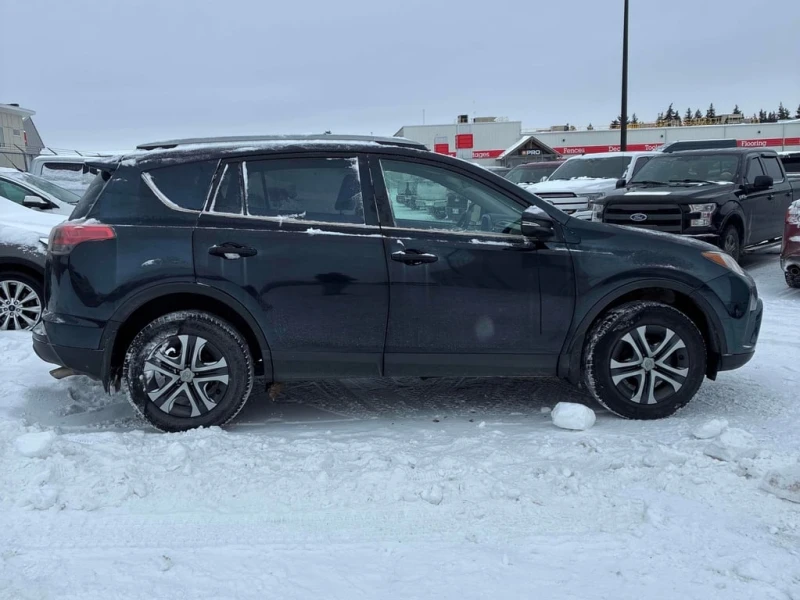 Toyota Rav4 * LE * CARFAX * БЕЗ ПЪРВОНАЧАЛНА ВНОСКА, снимка 3 - Автомобили и джипове - 52940805