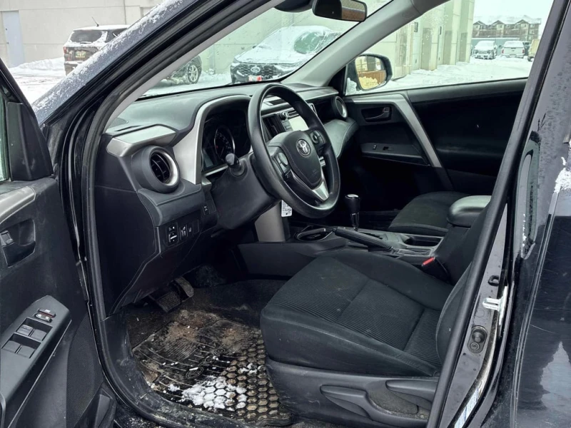 Toyota Rav4 * LE * CARFAX * БЕЗ ПЪРВОНАЧАЛНА ВНОСКА, снимка 5 - Автомобили и джипове - 52940805