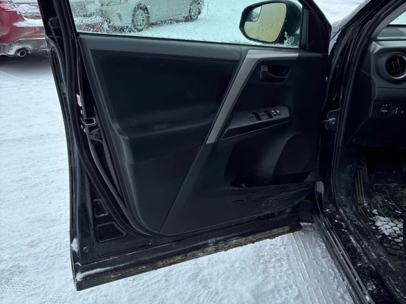 Toyota Rav4 * LE * CARFAX * БЕЗ ПЪРВОНАЧАЛНА ВНОСКА, снимка 17 - Автомобили и джипове - 52940805