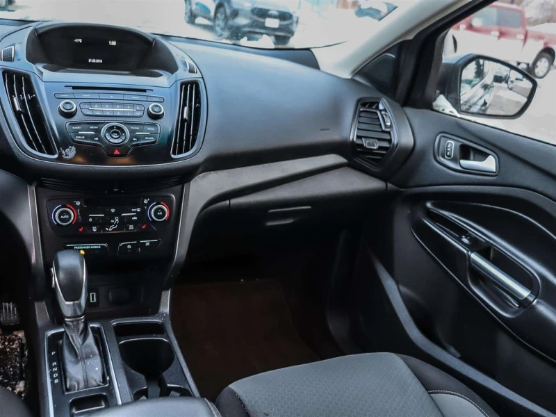 Ford Escape * SE * CARFAX * ЦЕНА ДО БГ, снимка 17 - Автомобили и джипове - 53366001