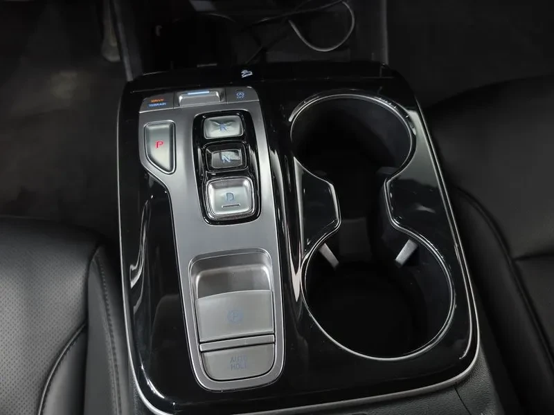 Hyundai Tucson 2.0 4Wd Modern, снимка 9 - Автомобили и джипове - 55651897