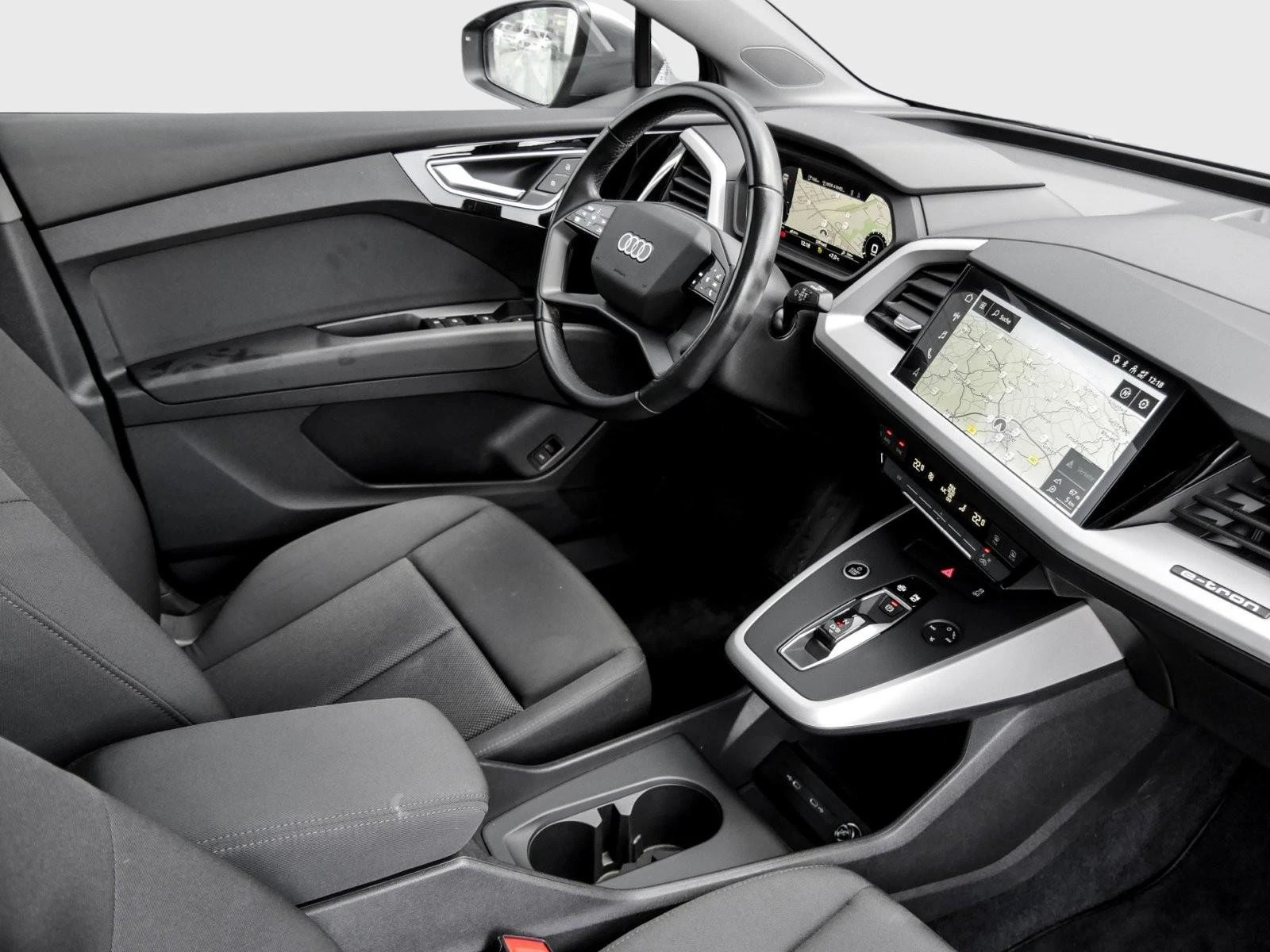 Audi Q4 ETRON/40/204HP/LED/PANO/CAM/NAVI/DIGITAL/231z, снимка 6 - Автомобили и джипове - 54040629