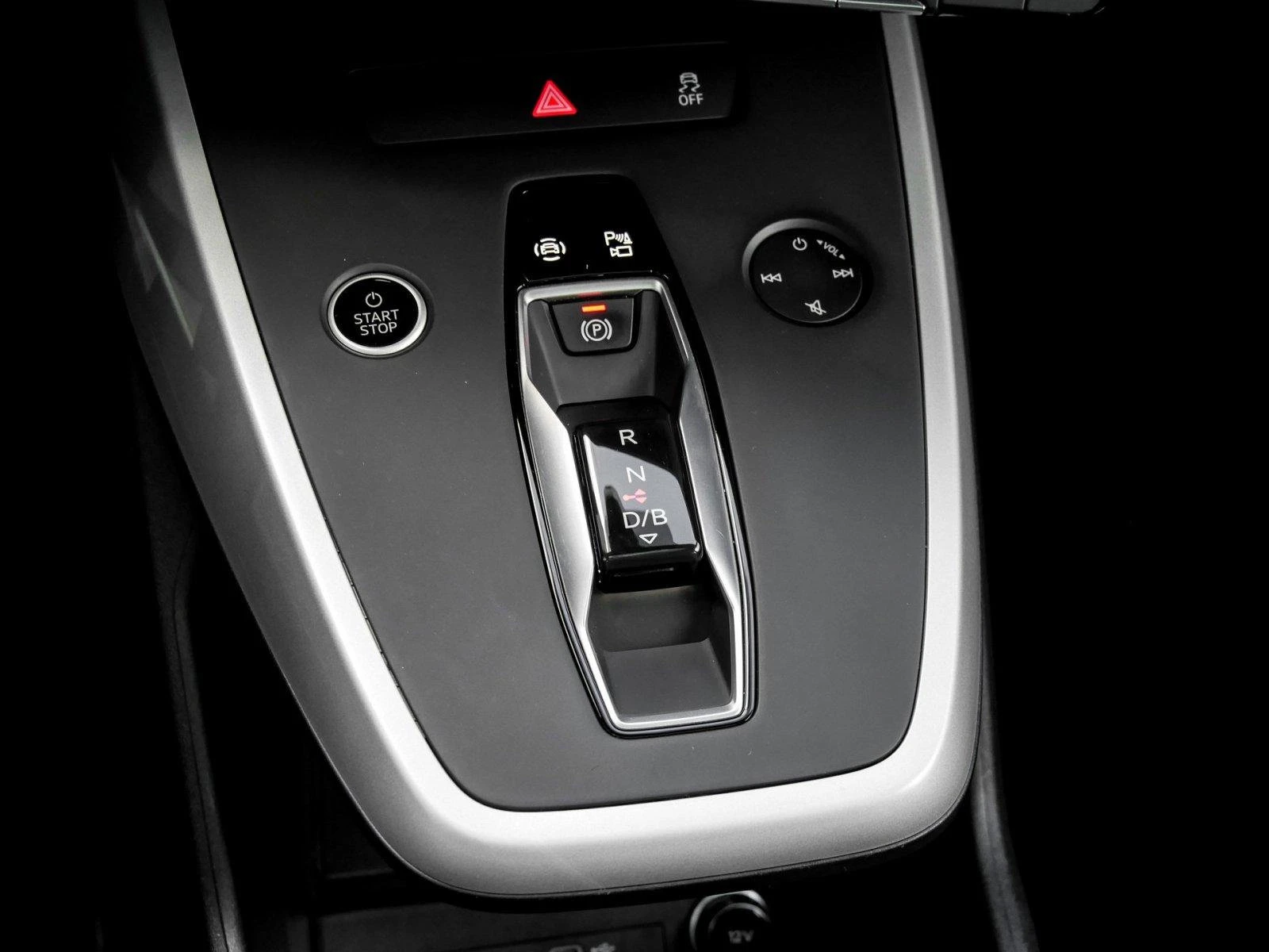 Audi Q4 ETRON/40/204HP/LED/PANO/CAM/NAVI/DIGITAL/231z, снимка 13 - Автомобили и джипове - 54040629