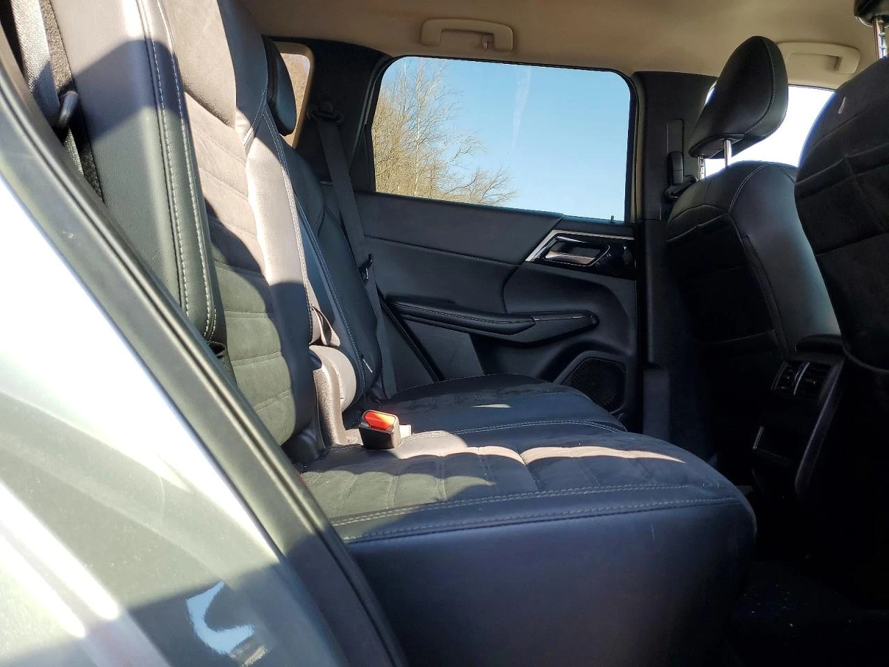 Mitsubishi Outlander 2.5l Se, снимка 11 - Автомобили и джипове - 54395808