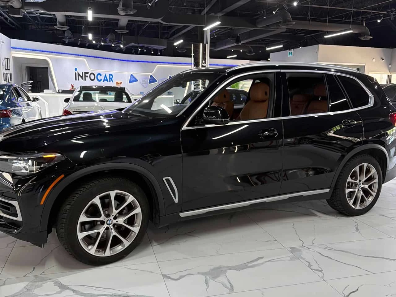 BMW X5 xDrive40i | CARFAX | АВТОКРЕДИТ БЕЗ ПЪРВОНАЧАЛНА , снимка 3 - Автомобили и джипове - 55251641