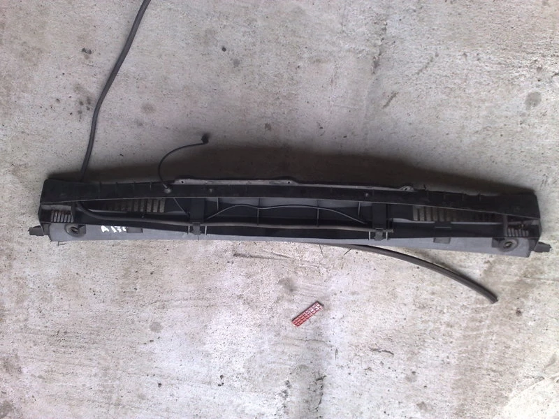 Кора под предни чистачки за Мерцедес A170 98г.