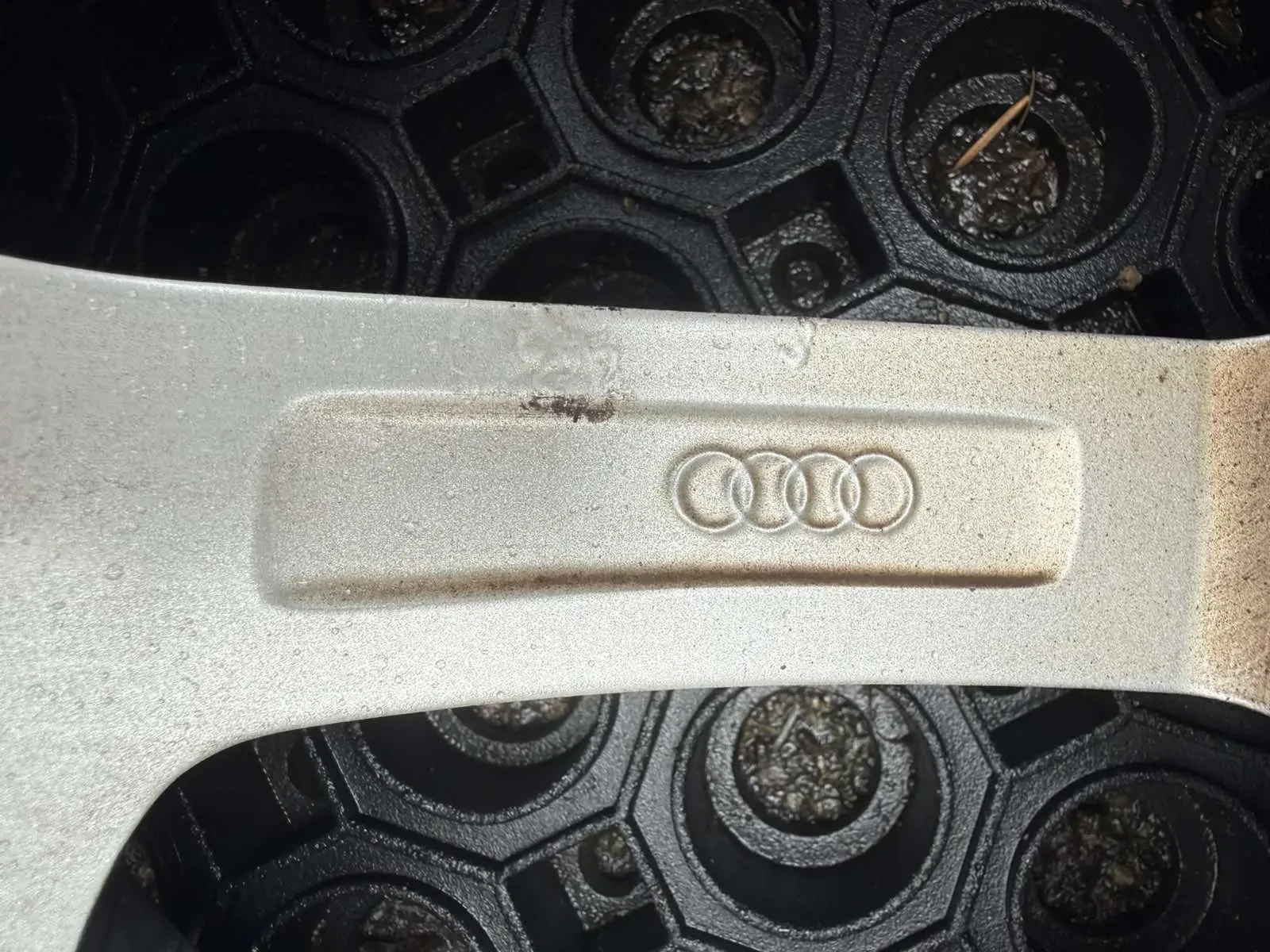 Джанти за Audi, снимка 6 - Гуми и джанти - 54089780