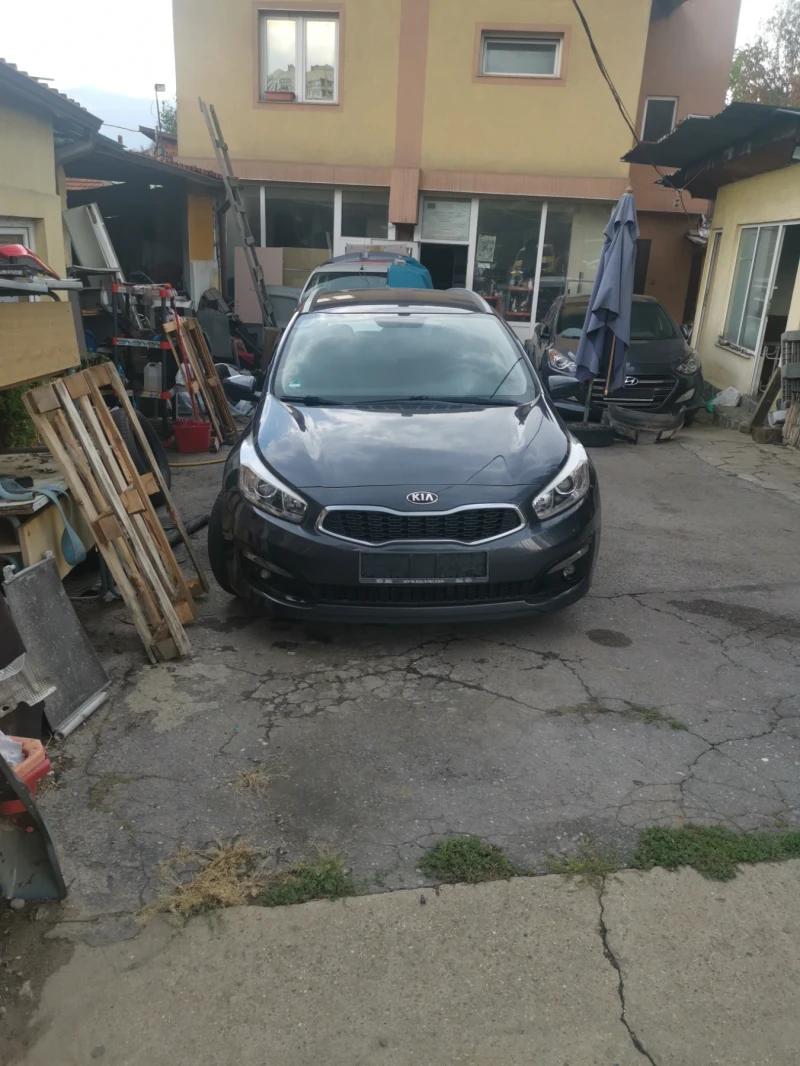 Kia Ceed 1.4 , снимка 2 - Автомобили и джипове - 47065382