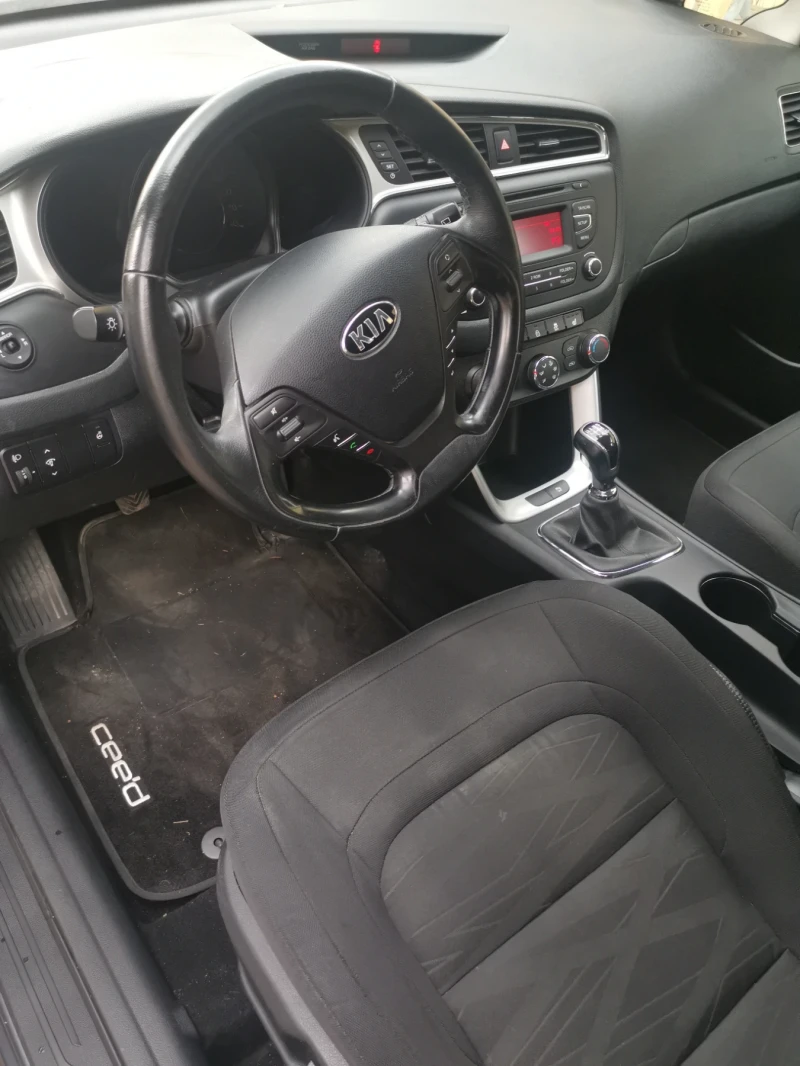 Kia Ceed 1.4 , снимка 10 - Автомобили и джипове - 47065382