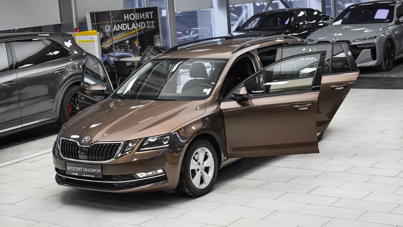 Skoda Octavia Combi 2.0 TDI Vision, снимка 1 - Автомобили и джипове - 49364662