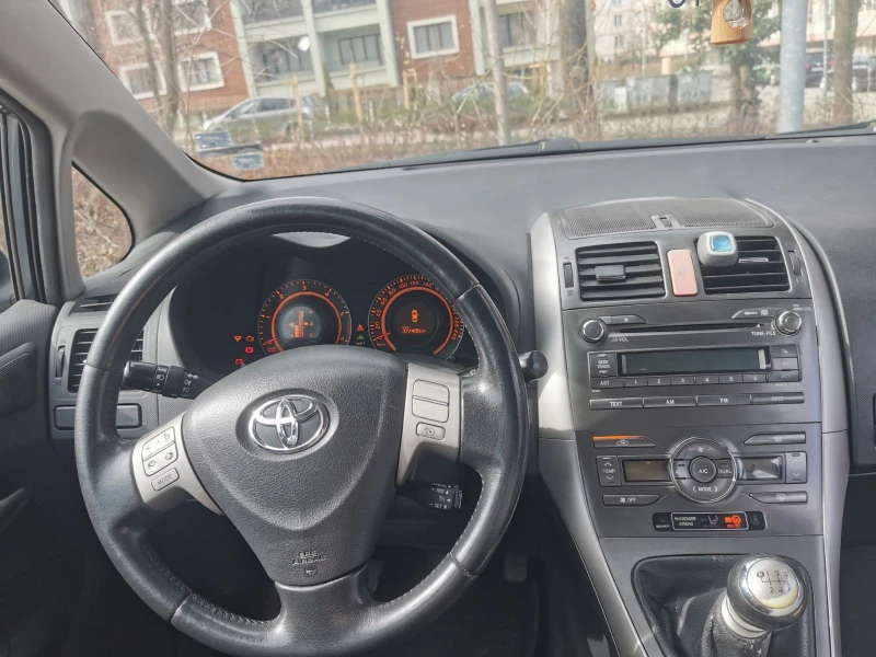 Toyota Auris D-4D, снимка 11 - Автомобили и джипове - 49482687