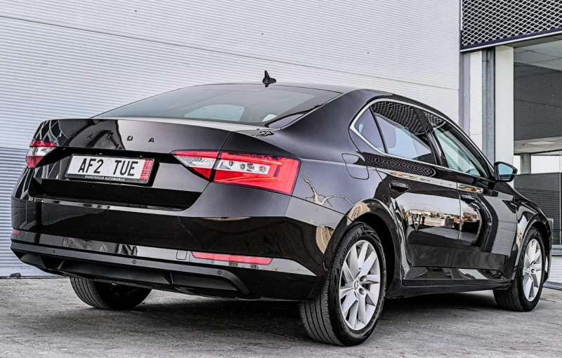 Skoda Superb 2.0 TDI/DSG, снимка 4 - Автомобили и джипове - 49518540